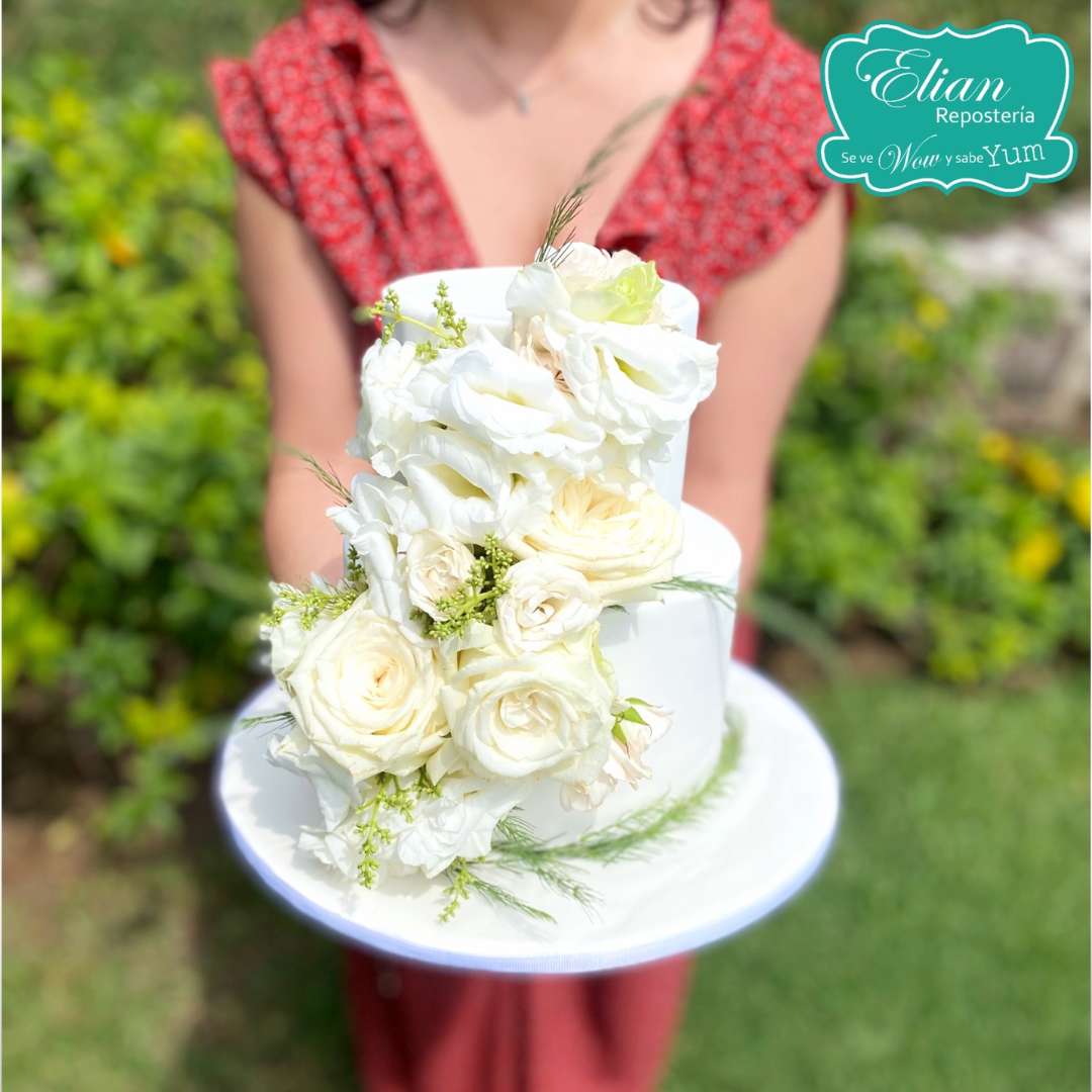 Pasteles con Arte y con Flores Naturales