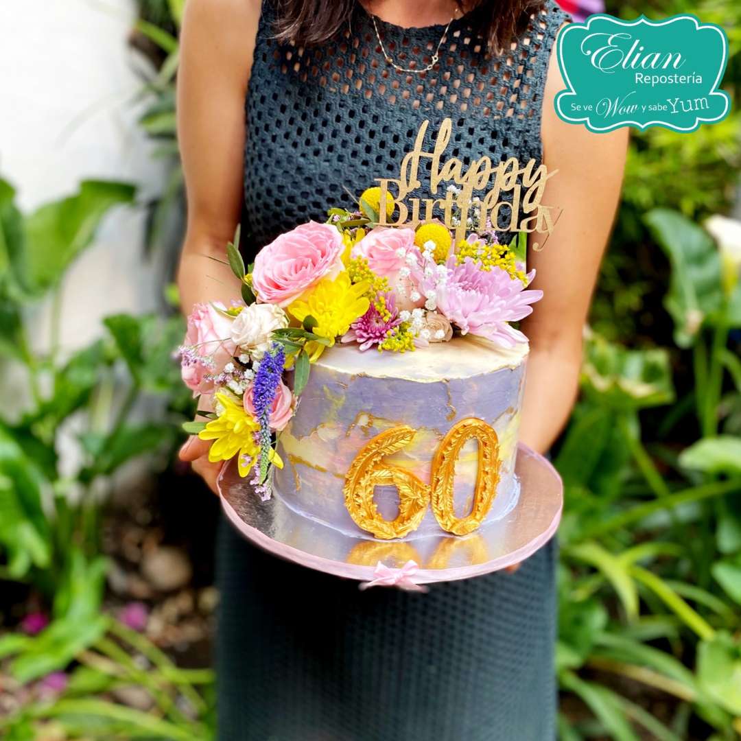 Pasteles con Arte y con Flores Naturales